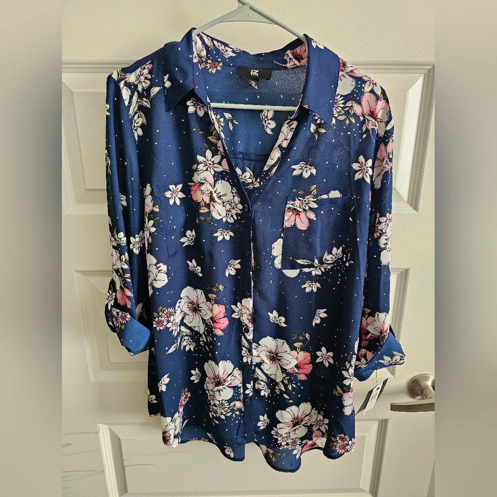IZ Byer Women's quarter-length sleeve floral blouse. Size XXL.